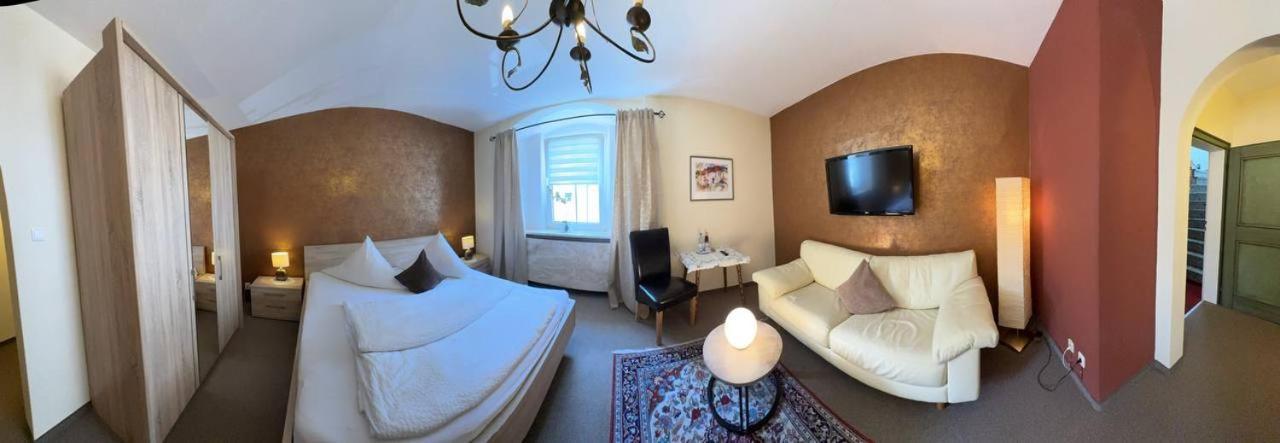 Hotel Zrenners Garni Валдзасен Екстериор снимка